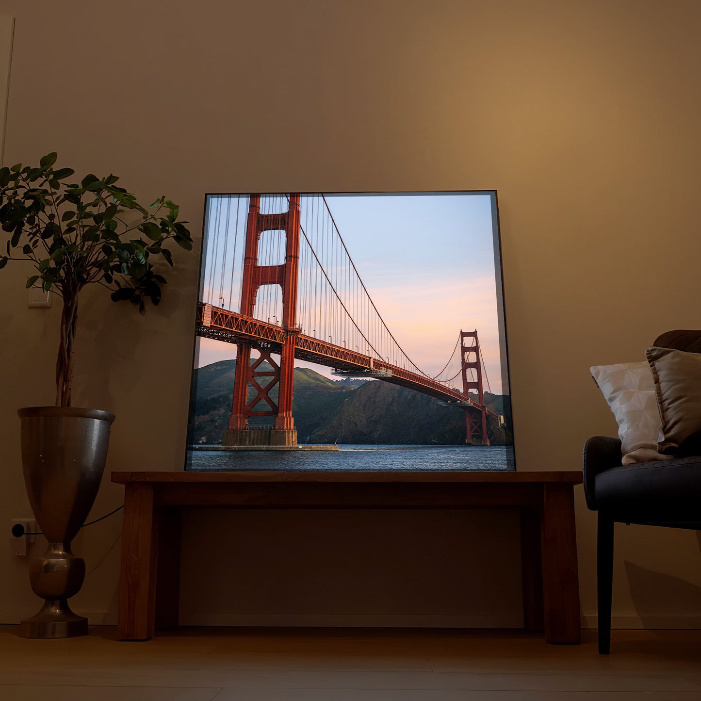 Gerahmtes LED-Bild mit Golden-Gate-Bridge-Motiv, dunkler Rahmen
