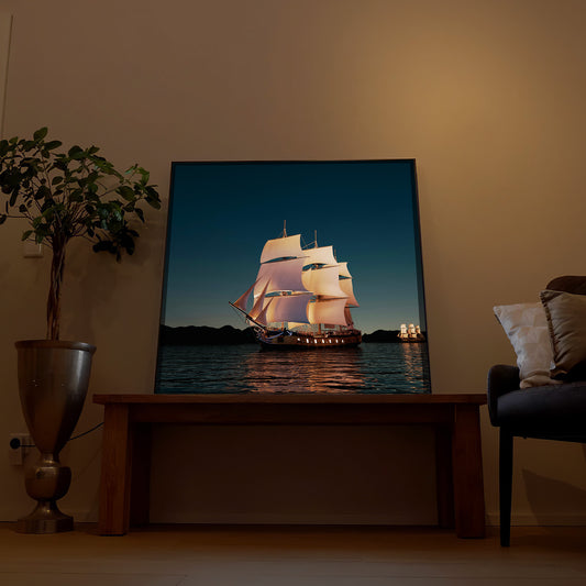 Gerahmtes LED-Bild: Segelschiff auf dem Meer bei Nacht, dunkler Rahmen