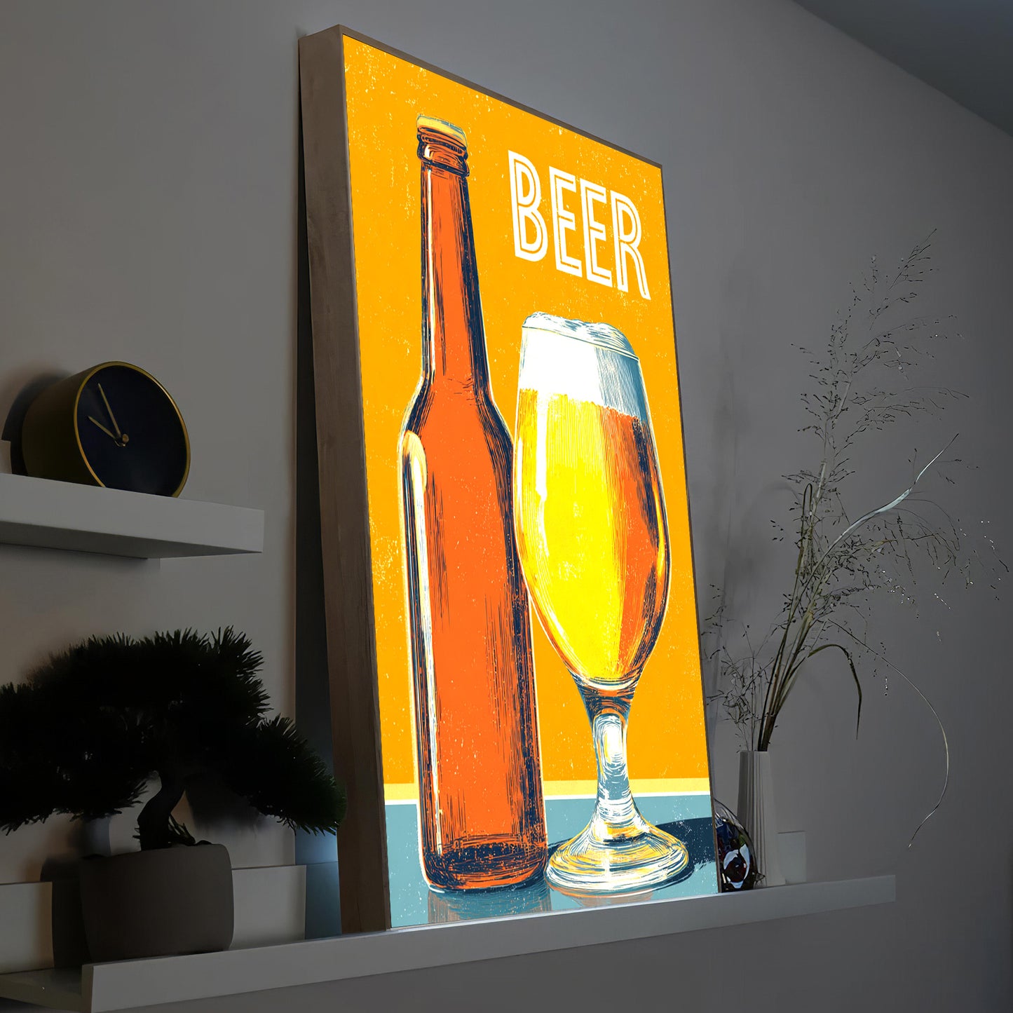 LED-Bild mit Bierflasche und Glas, gelbem Rahmen, Schrift „BEER“