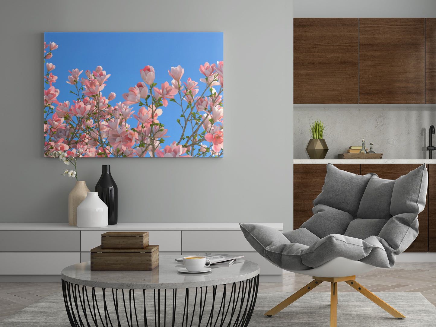 Wandposter mit blühendem Baum und rosafarbenen Blüten auf blauem Grund