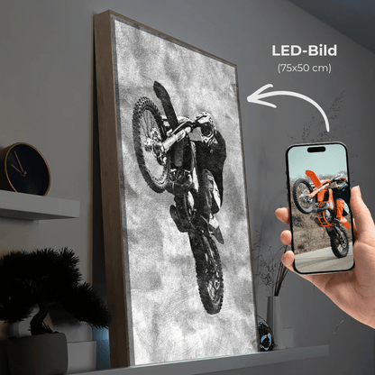 LED-Bild: Wandbild mit gezeichneter Motorrad-Silhouette in Schwarzweiß, hochkant