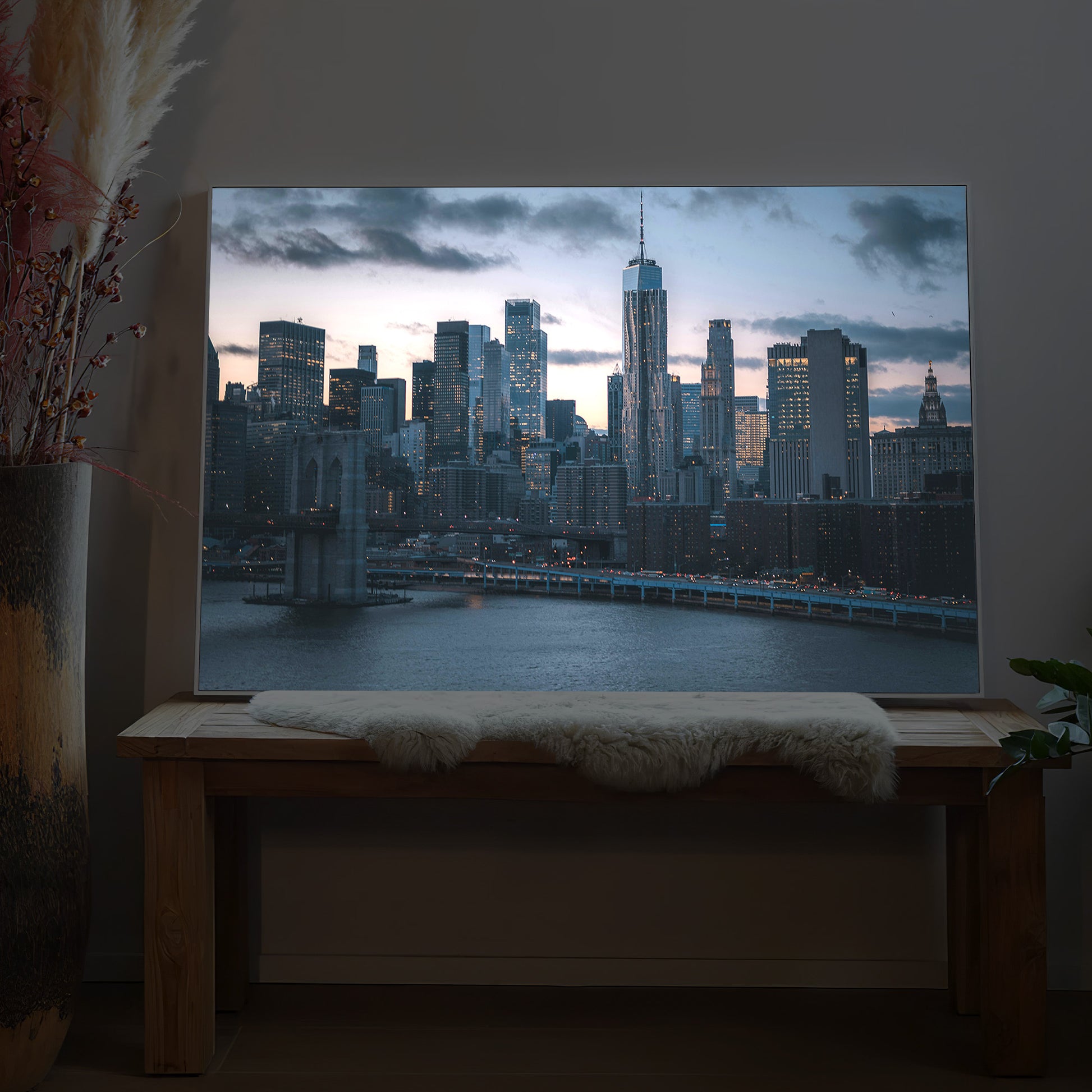 LED-Bild mit New-York-Skyline und Fluss im Dämmerlicht, quadratischer Rahmen