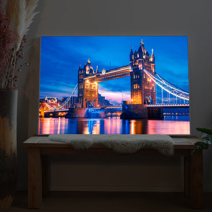 LED-Bild mit Tower Bridge-Motiv, blauem Himmel und leuchtenden Türmen