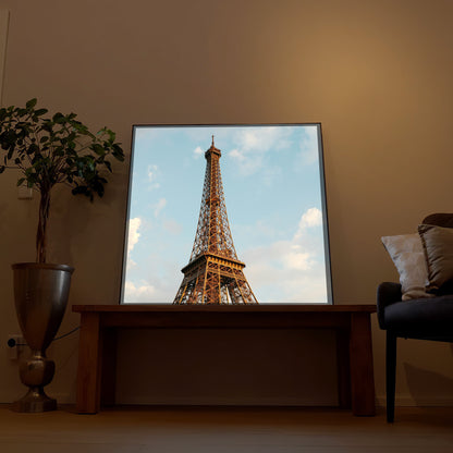 Gerahmtes LED-Bild mit Eiffelturm im Hochformat, dunkler Rahmen