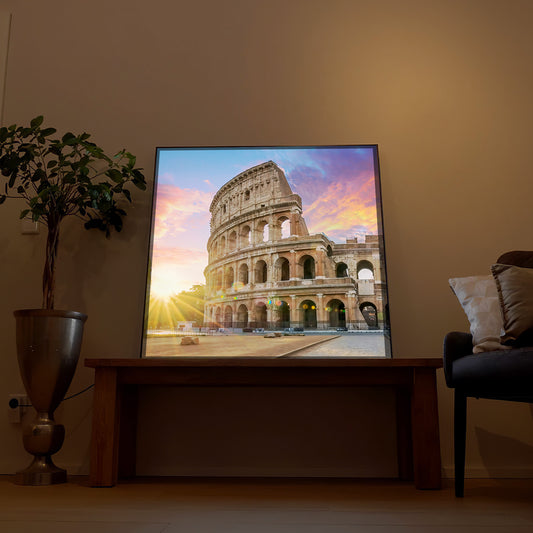 Gerahmtes LED-Bild des Kolosseums in Rom auf Kommode