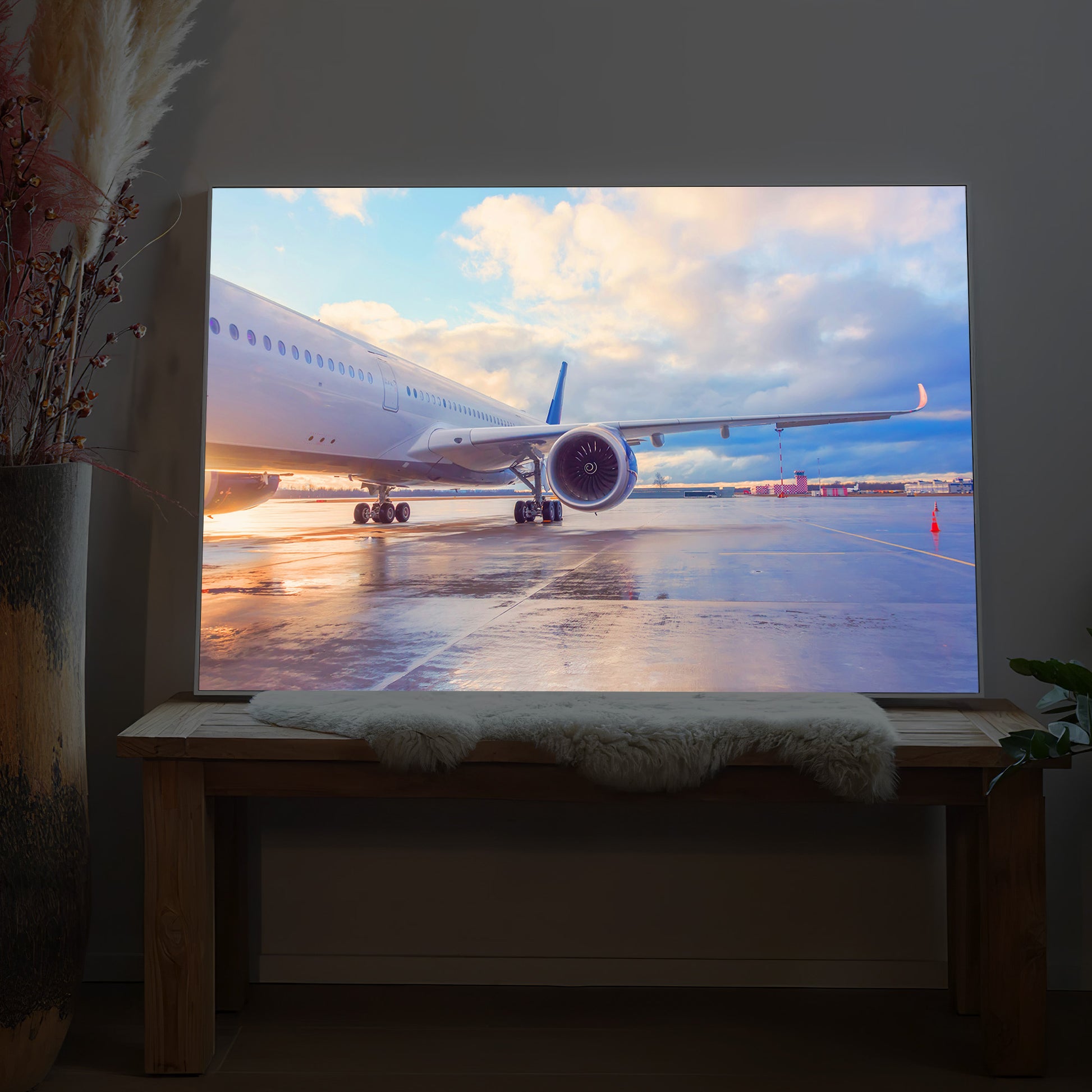 Gerahmtes LED-Bild mit Flugzeug am Flughafen-Gate vor Rollfeld