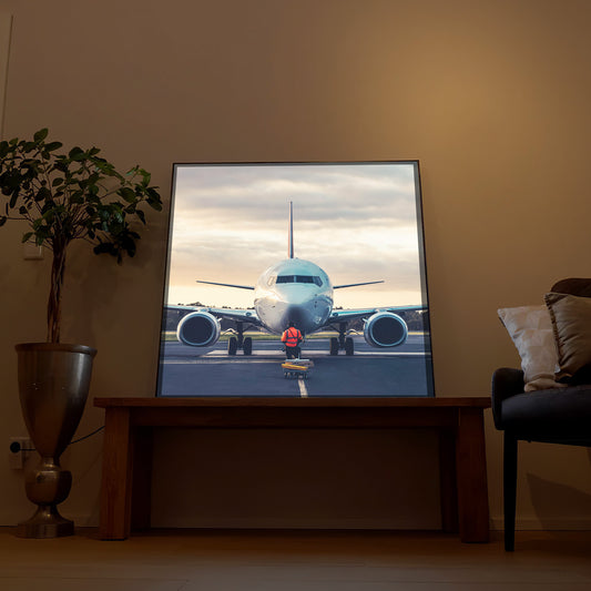 Gerahmtes LED-Bild mit Flugzeug von vorn, Cockpit und Tragflächen