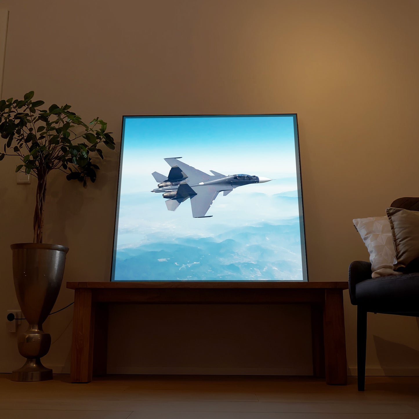 Gerahmtes LED-Bild mit Kampfjet F35 über Bergen und Wolken im blauen Himmel