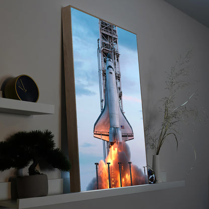 LED-Bild mit Space Shuttle auf der Startrampe, Holzrahmen