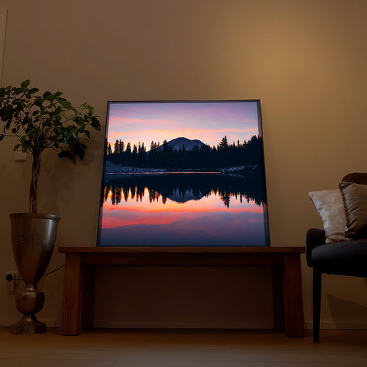 Rechteckiges LED-Bild mit Bergsee-Szene in warmem Sonnenuntergang, ruhige Spiegelung