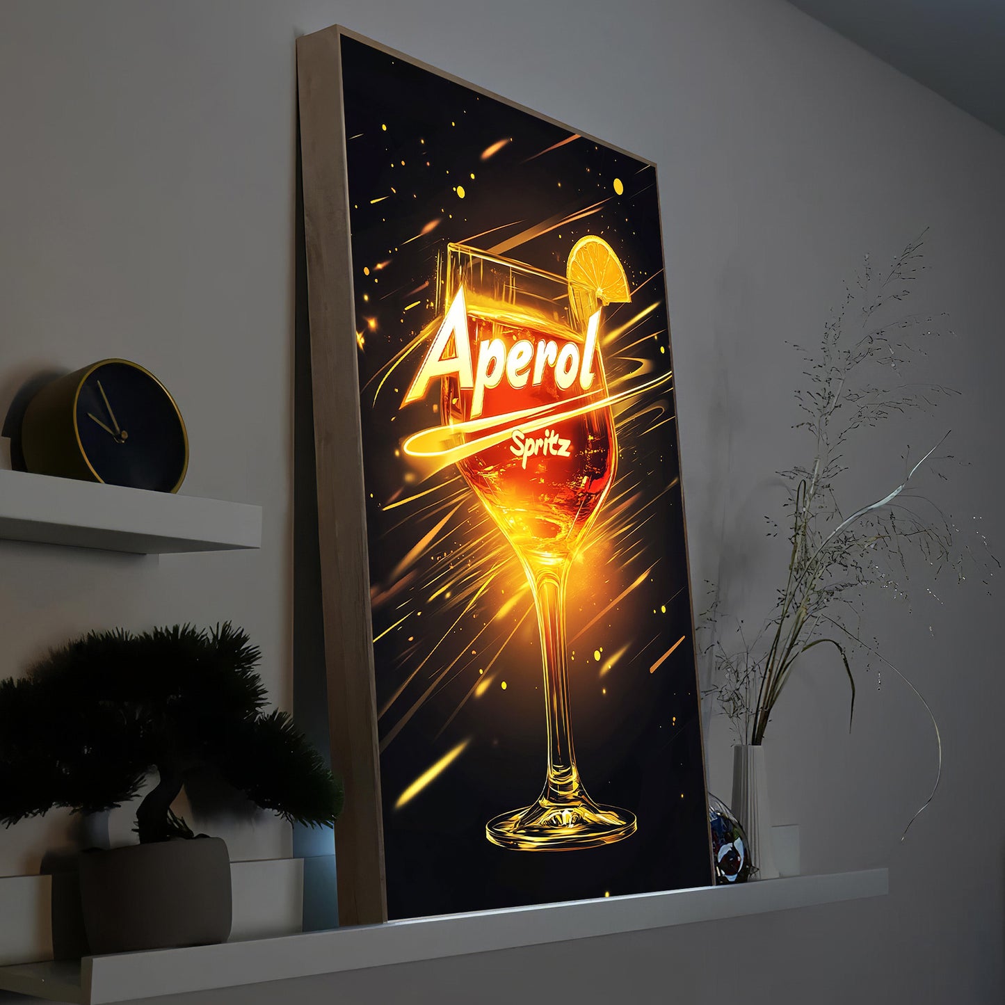 LED-Bild im Holzrahmen mit leuchtendem Aperol-Spritz-Drink und Cocktailglas
