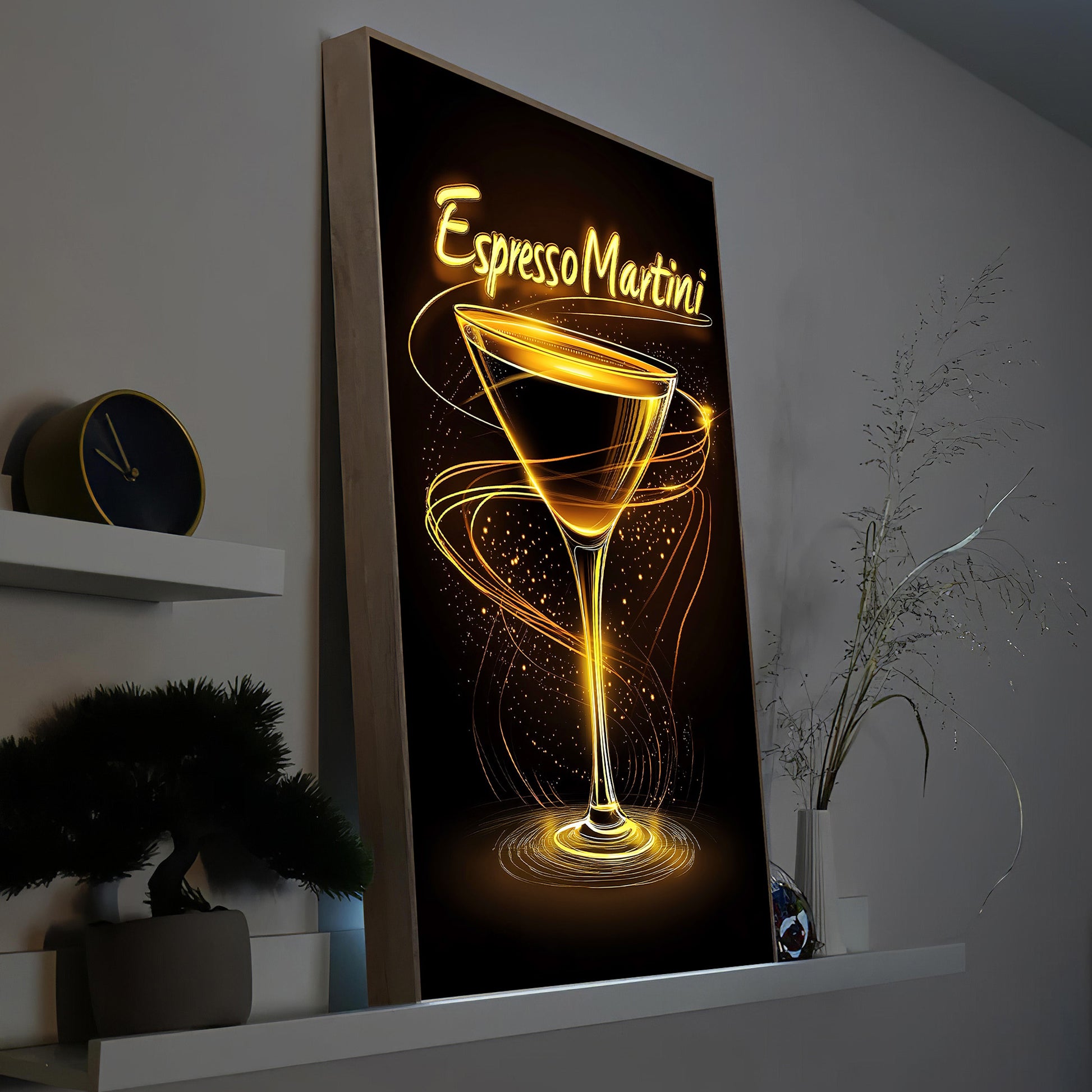 LED-Bild im Holzrahmen mit Neon-Drink und Schriftzug „EspressoMartini“.