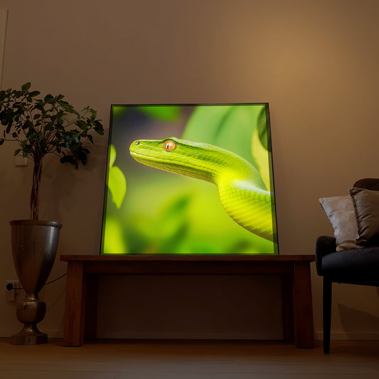 Beleuchtetes LED-Bild mit grüner Schlange, quadratischer Holzrahmen
