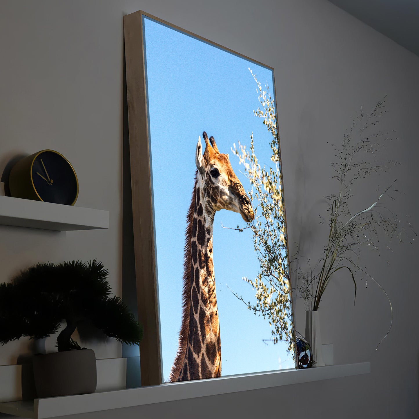 LED-Bild im Holzrahmen mit Giraffe und Blättern