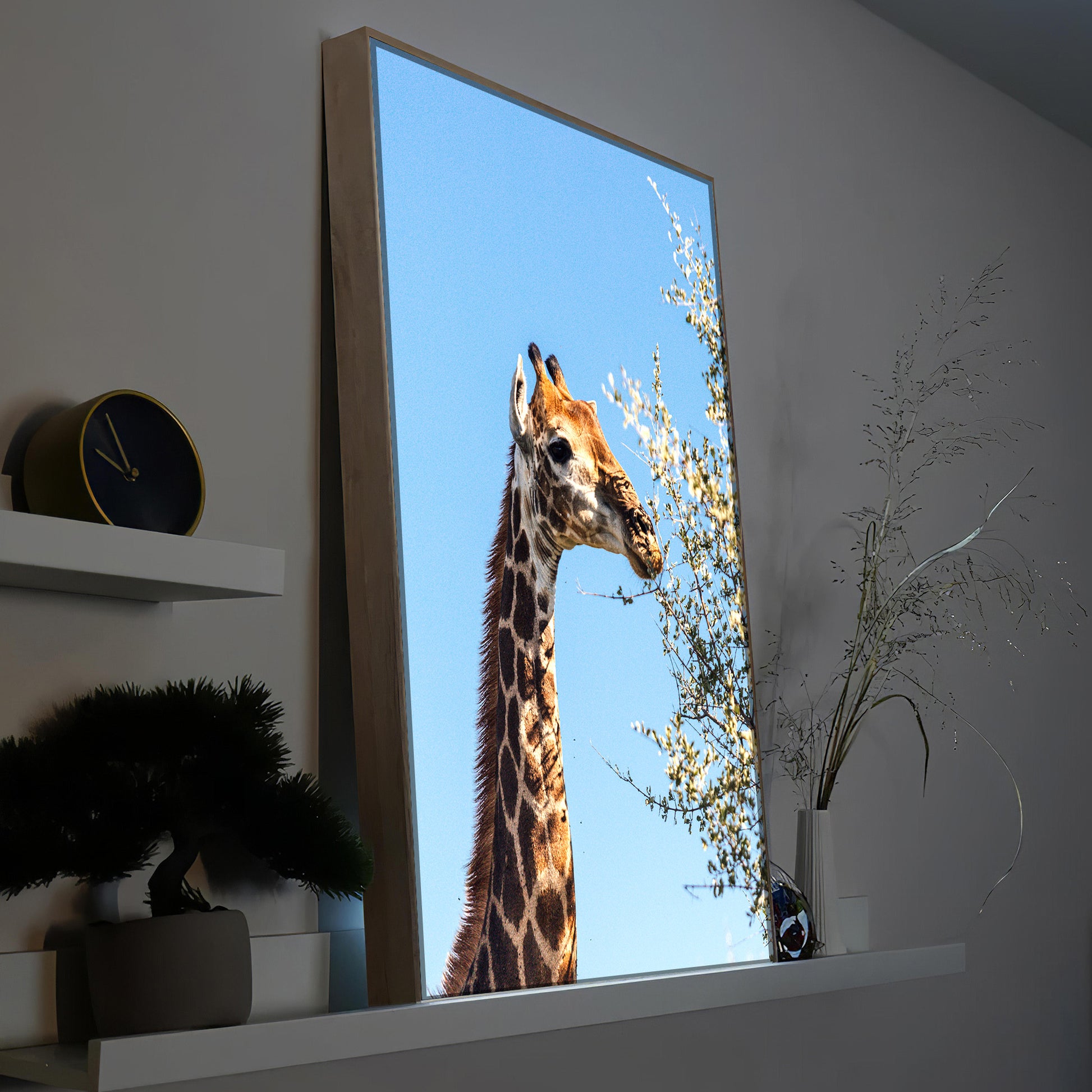 LED-Bild im Holzrahmen mit Giraffe und Blättern