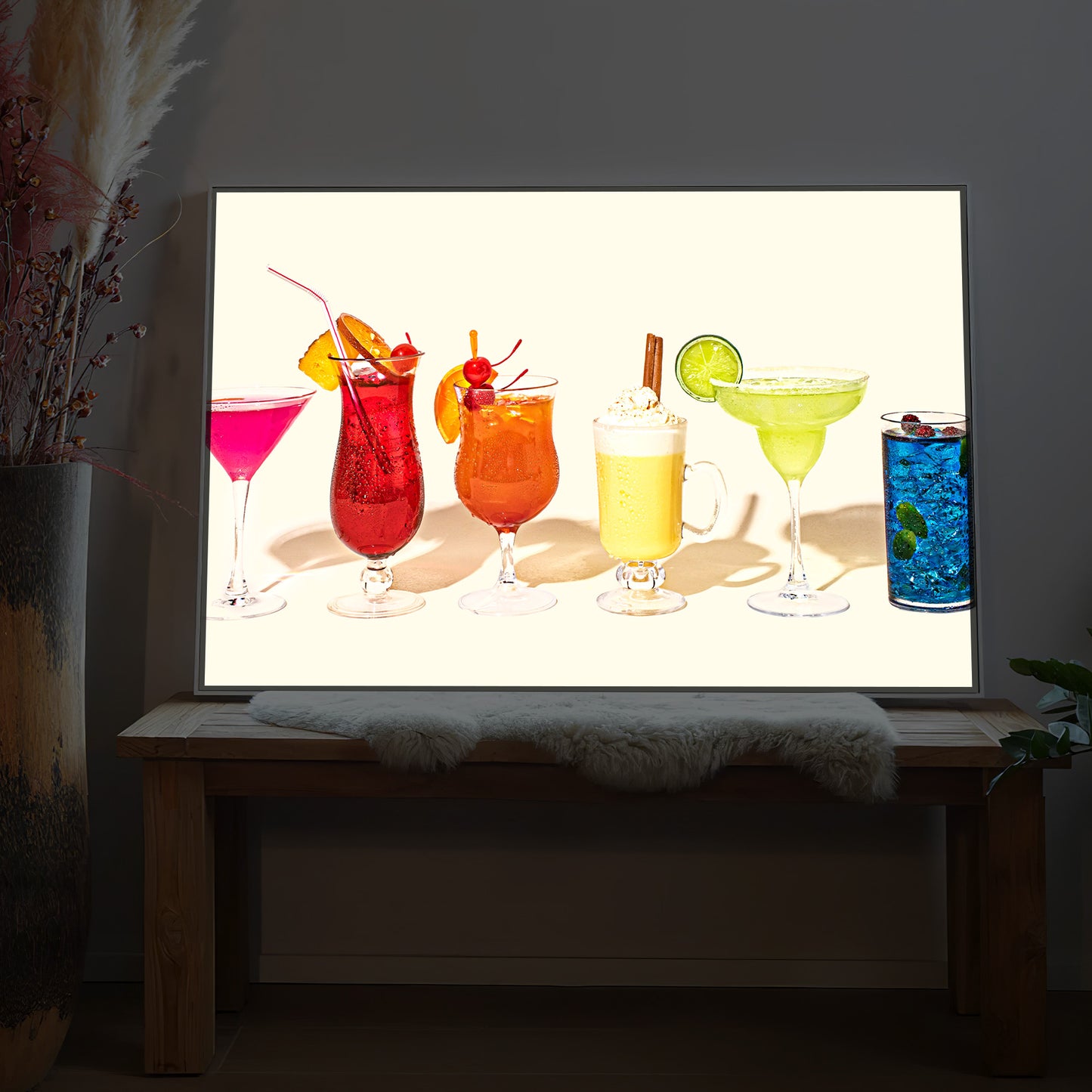 LED-Bild mit Cocktailmotiv: mehrere Mixgetränke in Gläsern