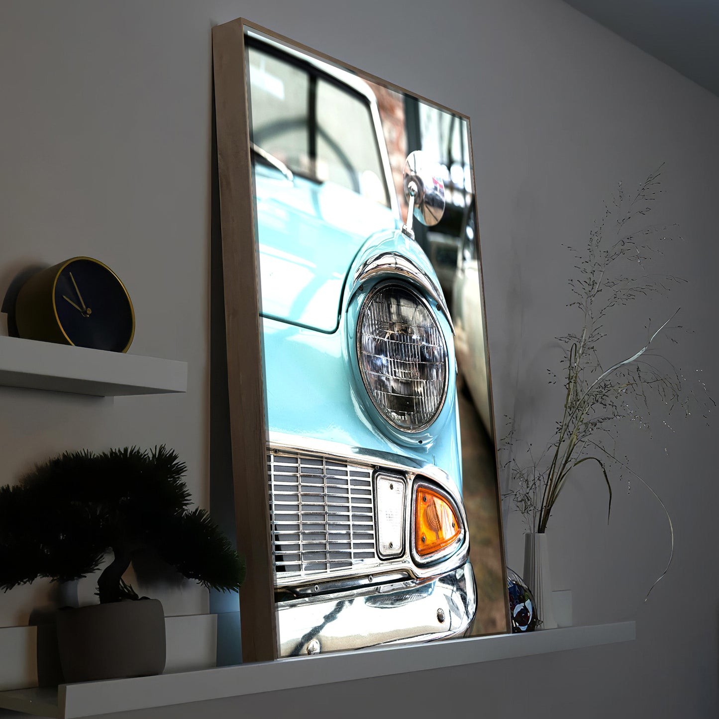 LED-Bild mit Oldtimer-Front im Holzrahmen