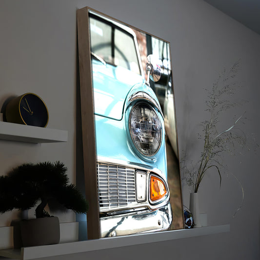 LED-Bild mit Oldtimer-Front im Holzrahmen