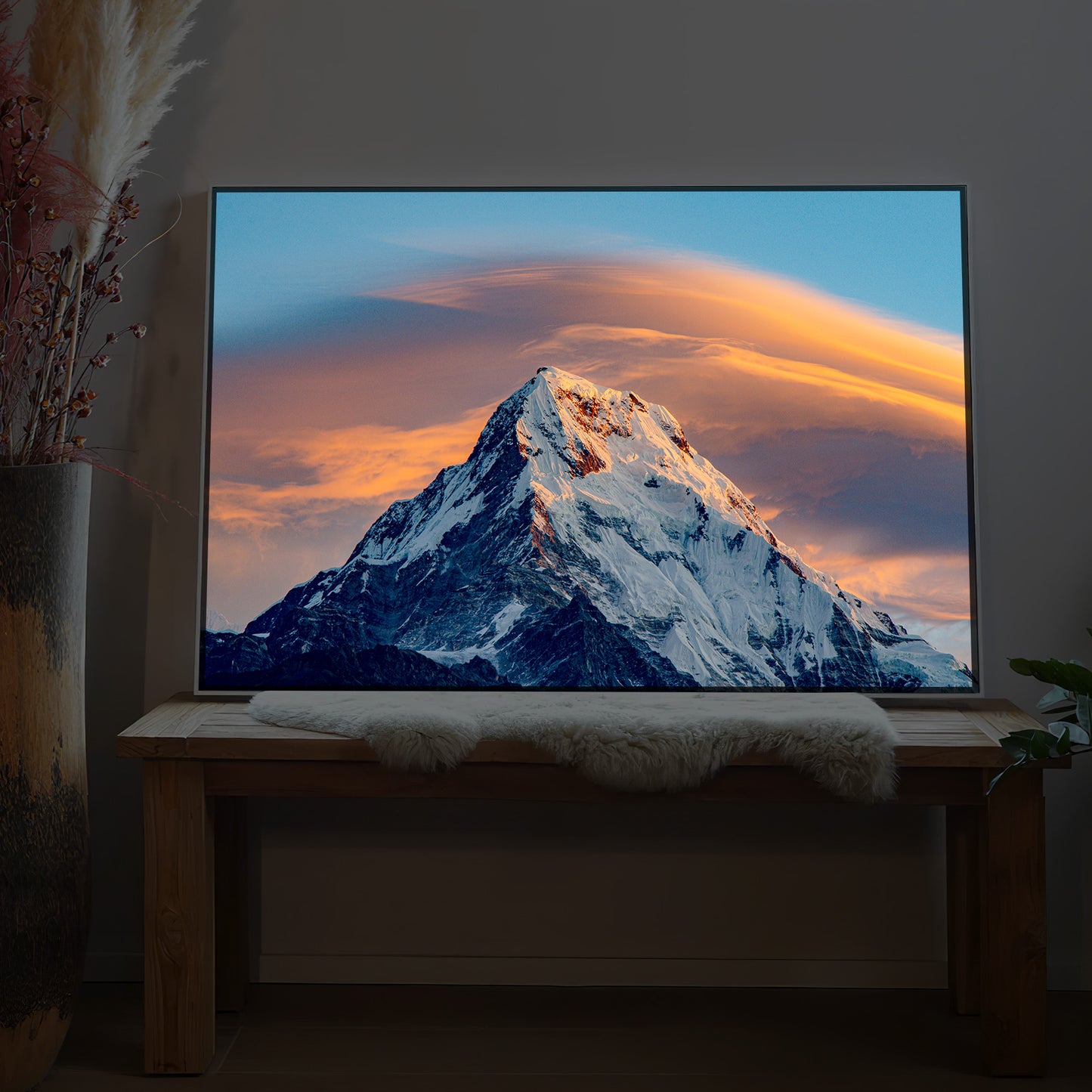 LED-Bild mit Berglandschaft bei Sonnenuntergang im schwarzen Rahmen