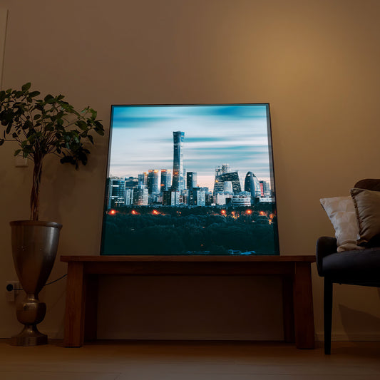 LED-Bild Beijing bei Nacht mit schwarzem Rahmen, Skyline mit leuchtenden Lichtern