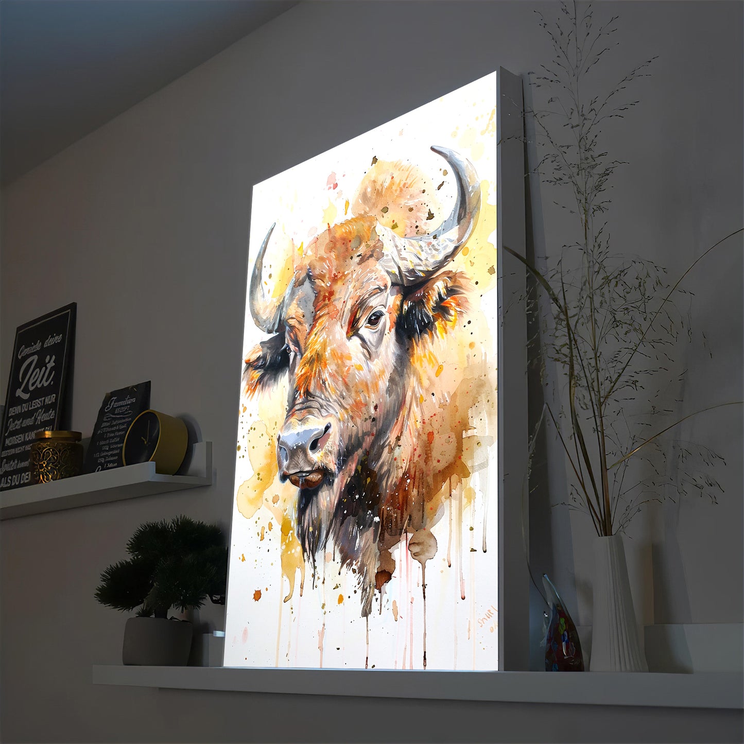 LED-Bild im schwarzen Rahmen mit Büffelporträt in Pastell-Spritzfarben