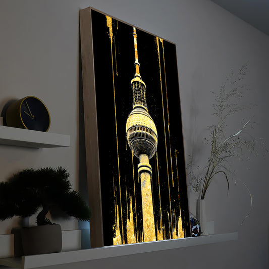 LED-Bild im Holzrahmen mit goldfarbenem Fernsehturm-Motiv