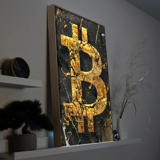 LED-Bild im Holzrahmen mit goldenem Bitcoin-Zeichen und funkelndem Rissmuster