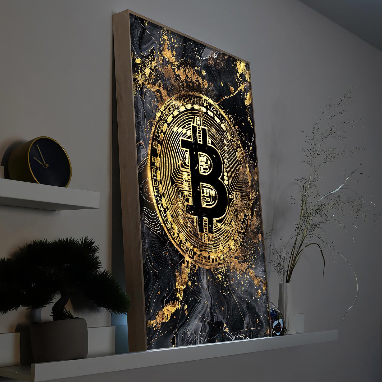 LED-Bild mit goldenem Bitcoin auf schwarzem Marmormotiv im Rahmen
