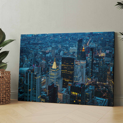 Leinwandbild mit nächtlicher Skyline und leuchtenden Wolkenkratzern