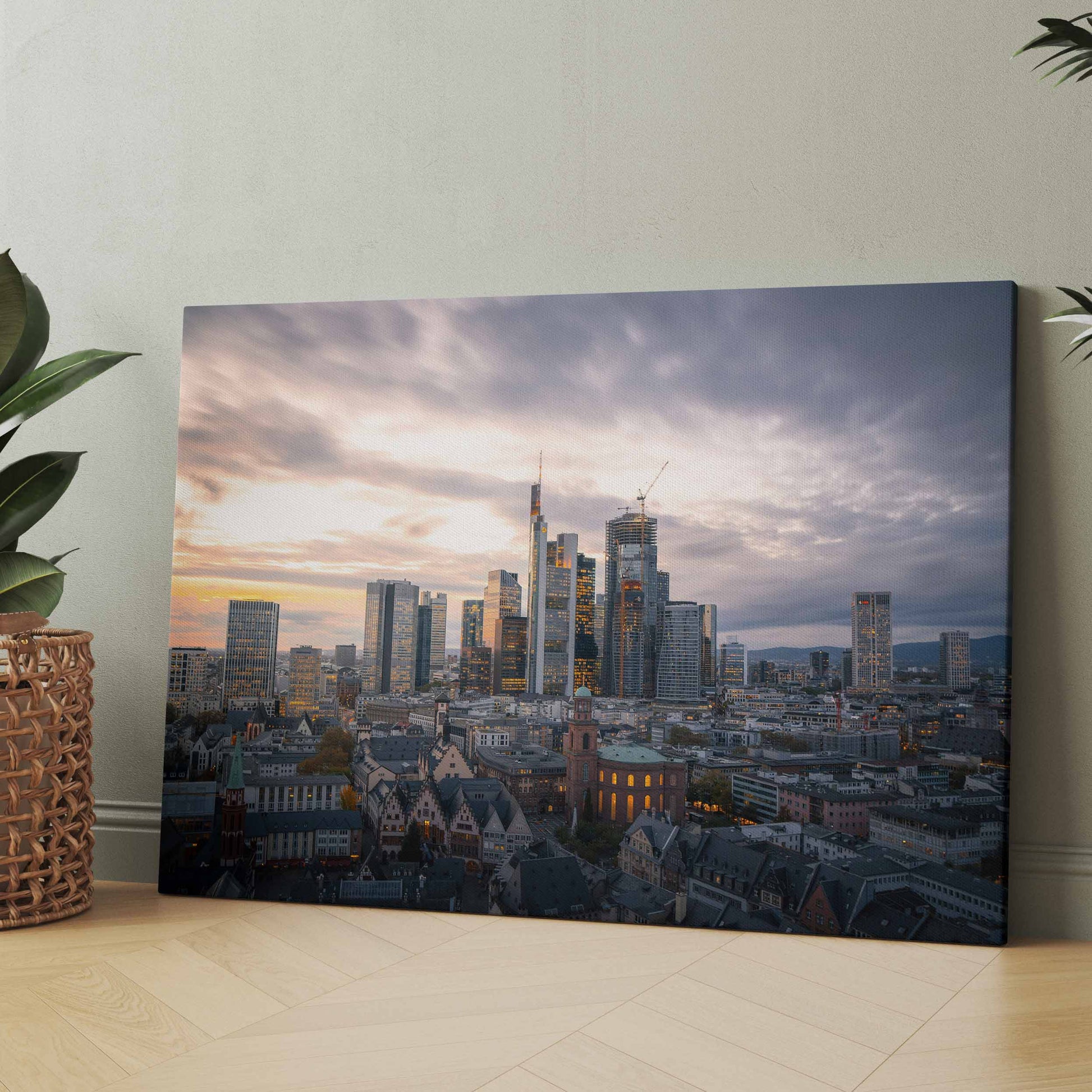Leinwandbild mit Frankfurter Skyline und Abendhimmel in rechteckigem Rahmen