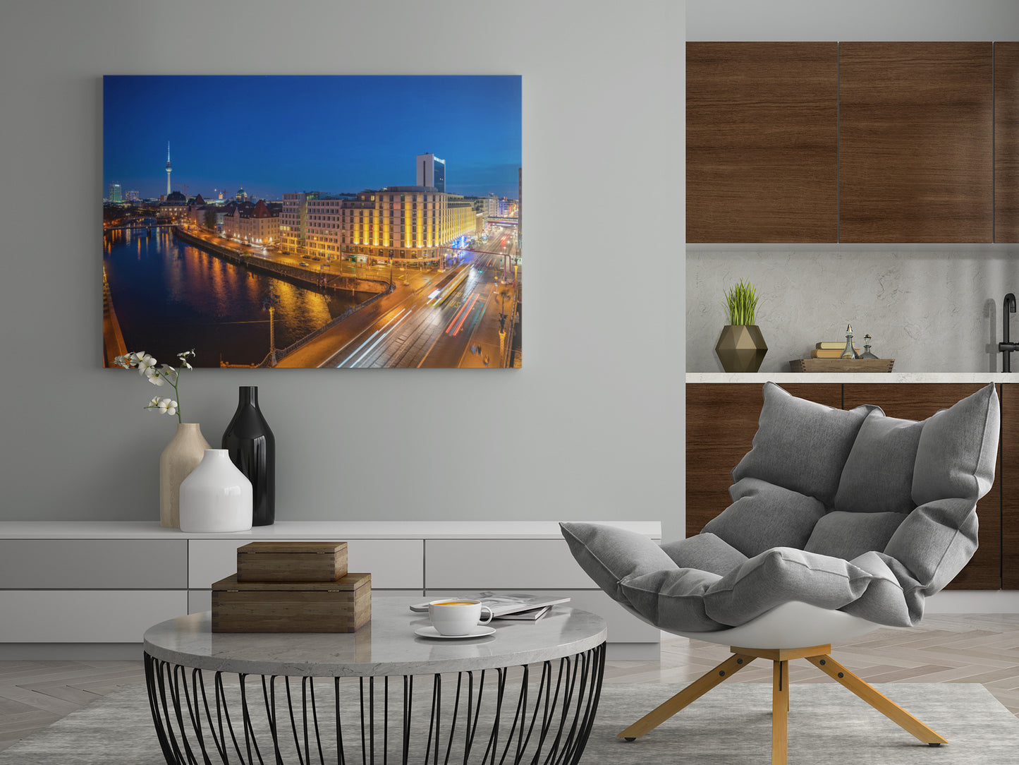 Wandbild mit abends beleuchteter Brücke über dem Fluss und Stadtlichtern