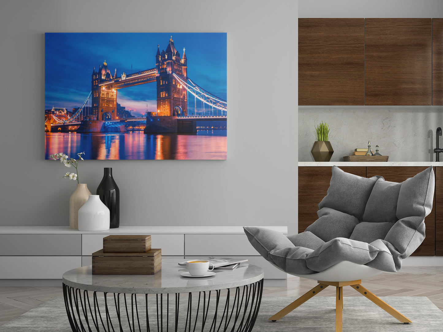 Leinwand-Wandbild mit Tower Bridge bei Nacht, farbenfroher blau-roter Lichterreflex