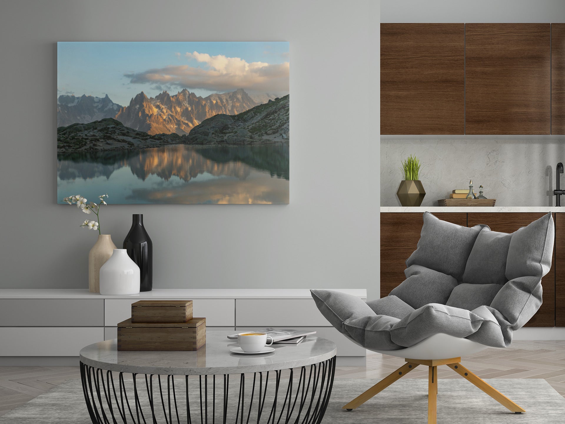 Wandkunst-Leinwand mit Bergmassiv, ruhigem See und warmem Abendhimmel