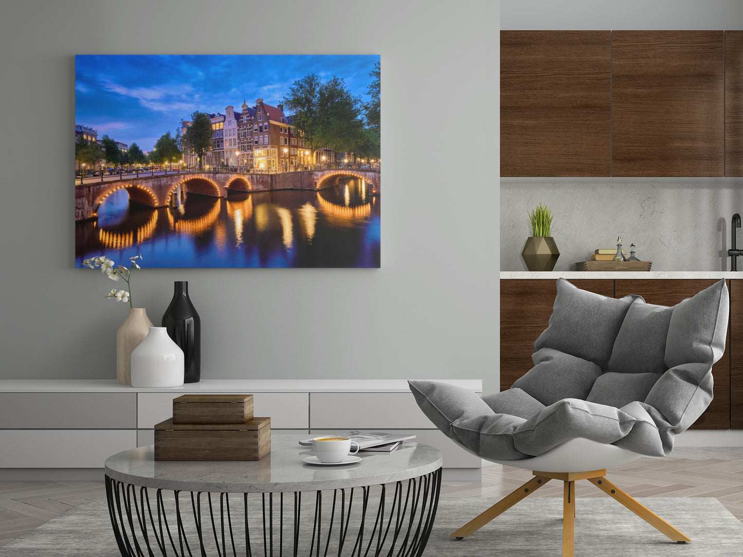 Leinwandbild mit Kanal bei Nacht, beleuchteten Häusern und Brücke