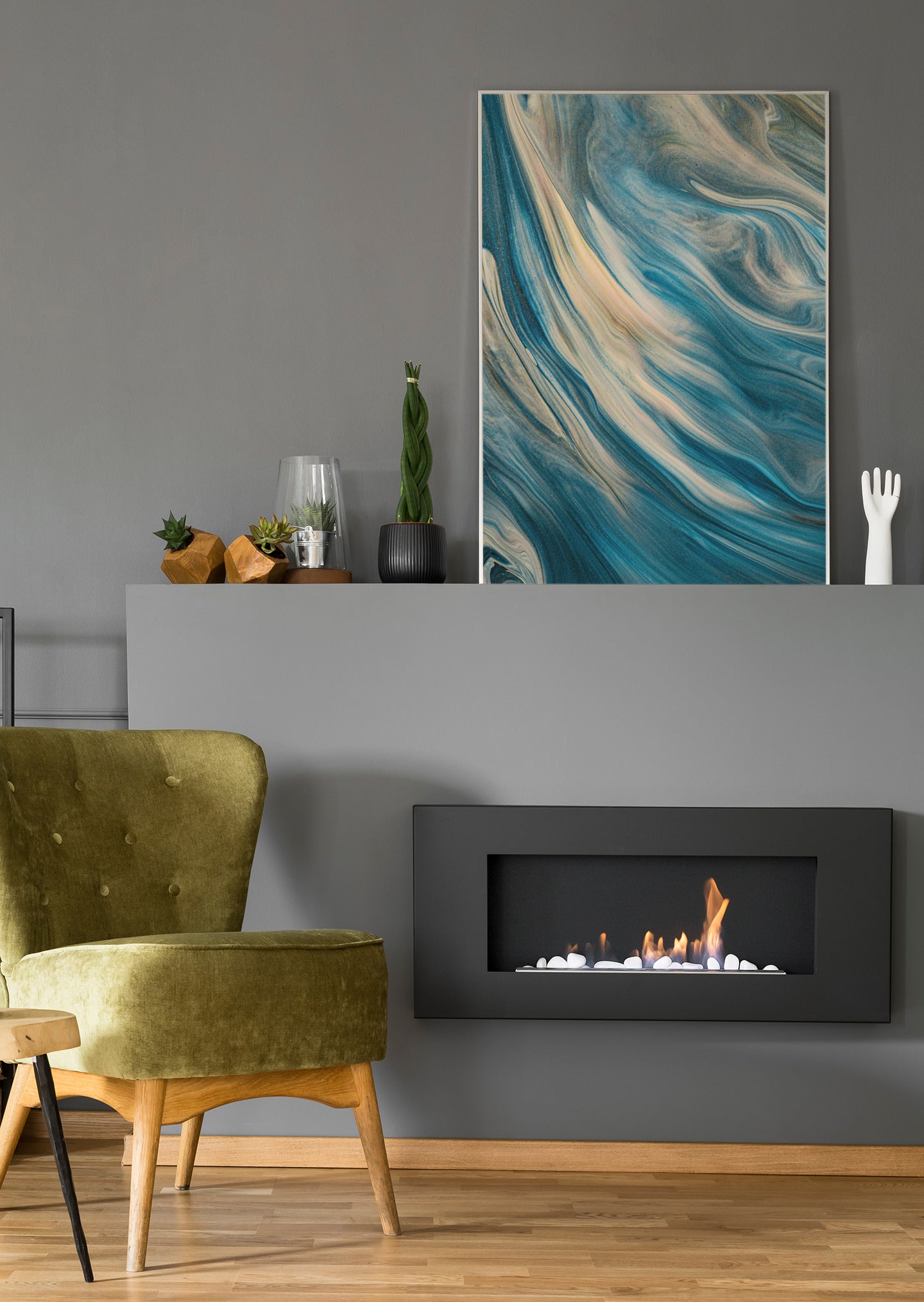 Leinwand im Hochformat mit abstraktem Wellenmuster in Blau und Creme