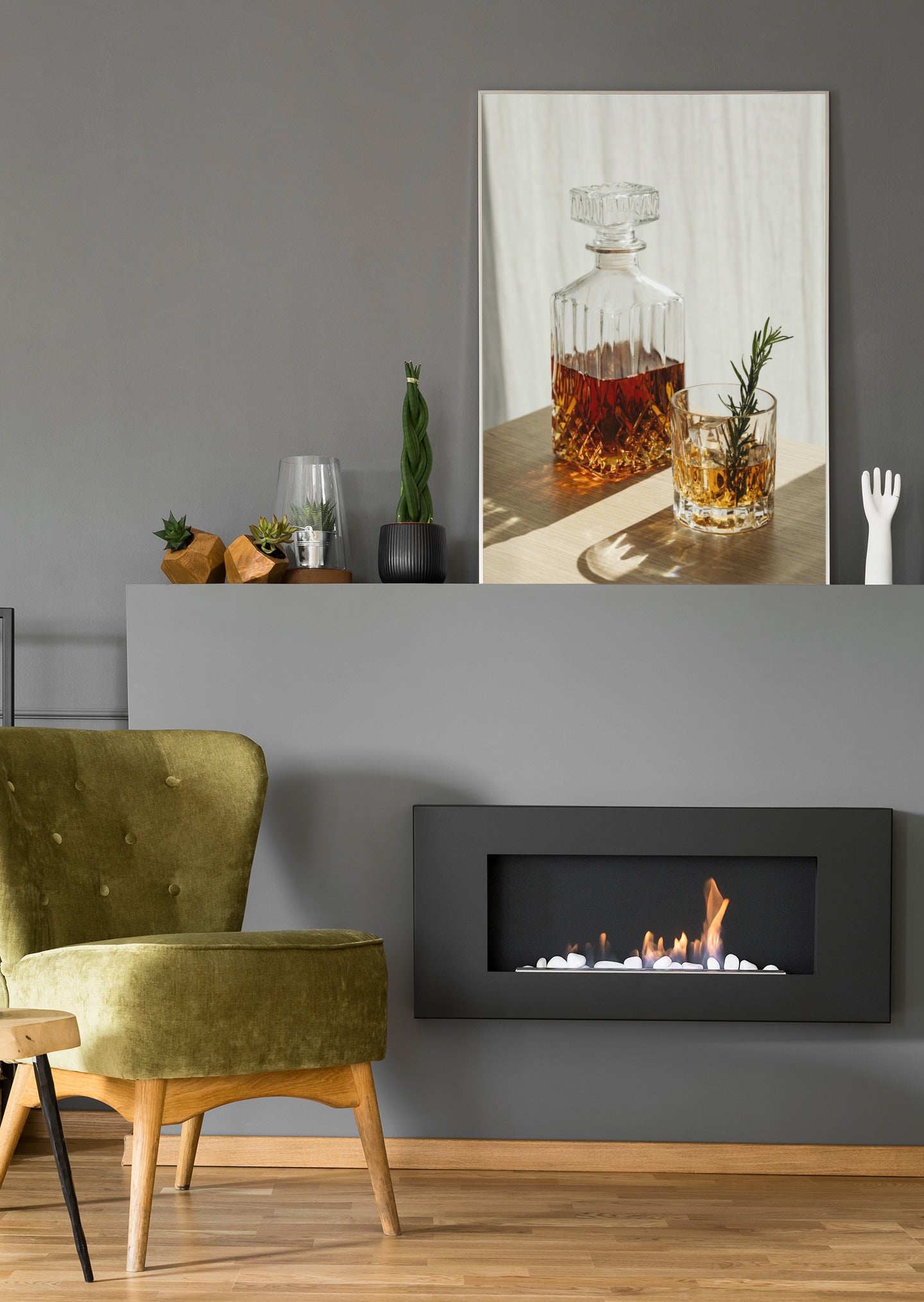Whisky-Motiv auf Leinwand im Hochformat: Flasche und Glas mit bernsteinfarbenem Inhalt