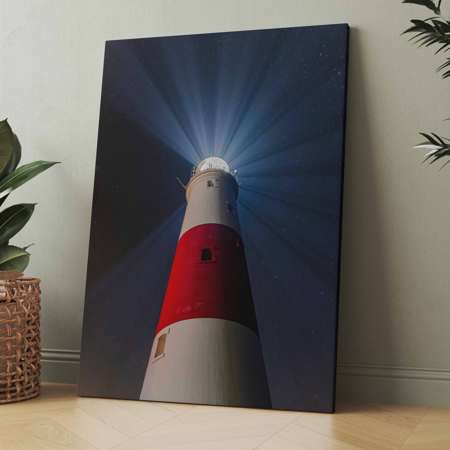 Leuchtturm-Motiv mit rotem und weißem Turm vor dunklem Sternenhimmel