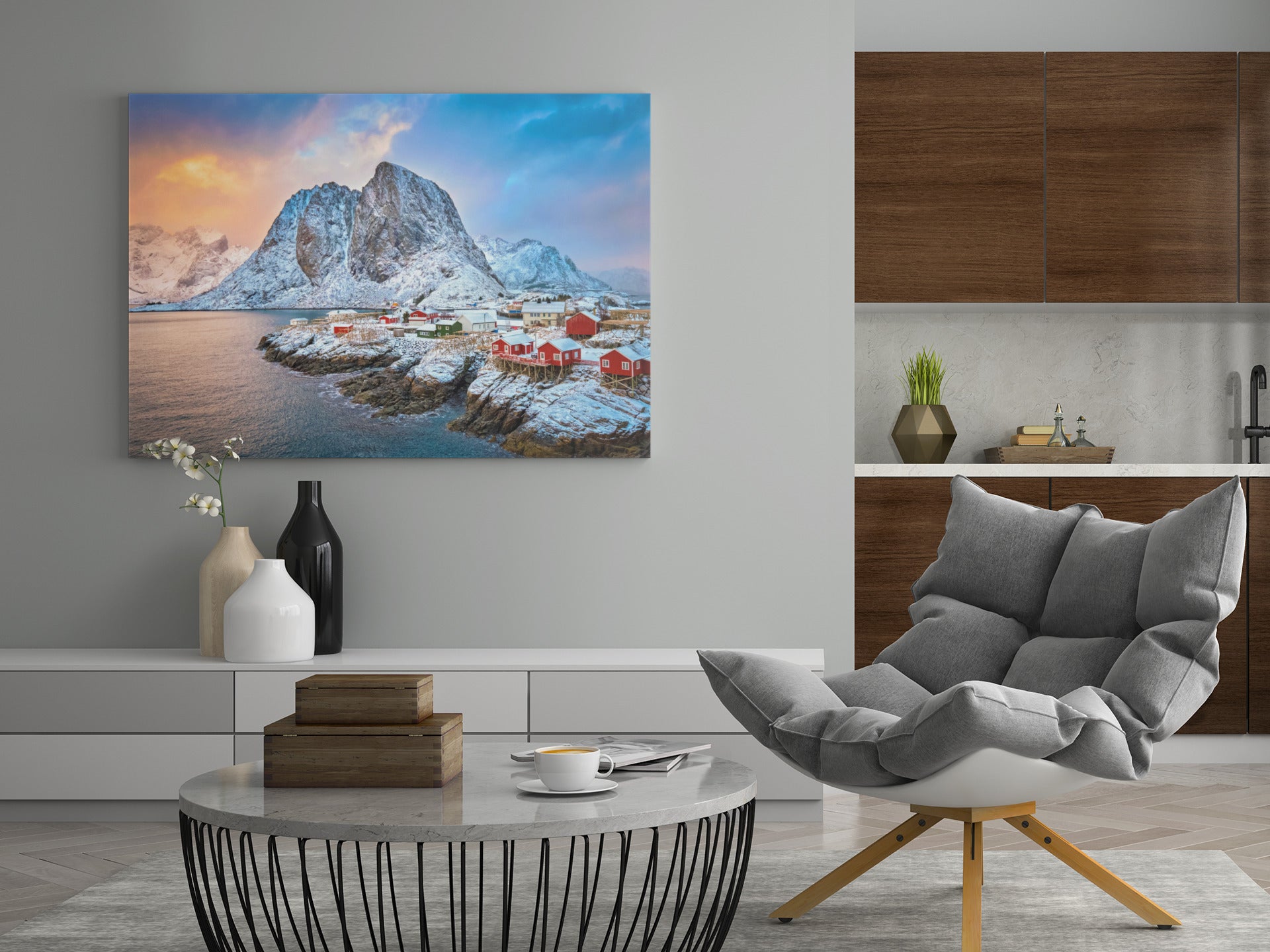 Kunstdruck mit Küstenort, Bergfelsen und roten Häusern im Fjord