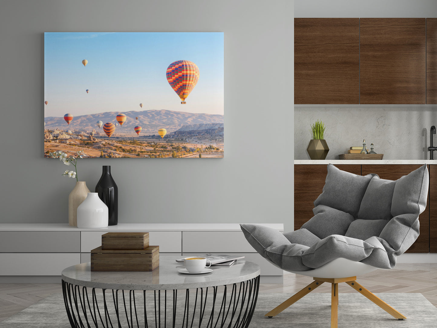 Poster mit Heißluftballons über Tälern, mehrere Ballons im Himmel