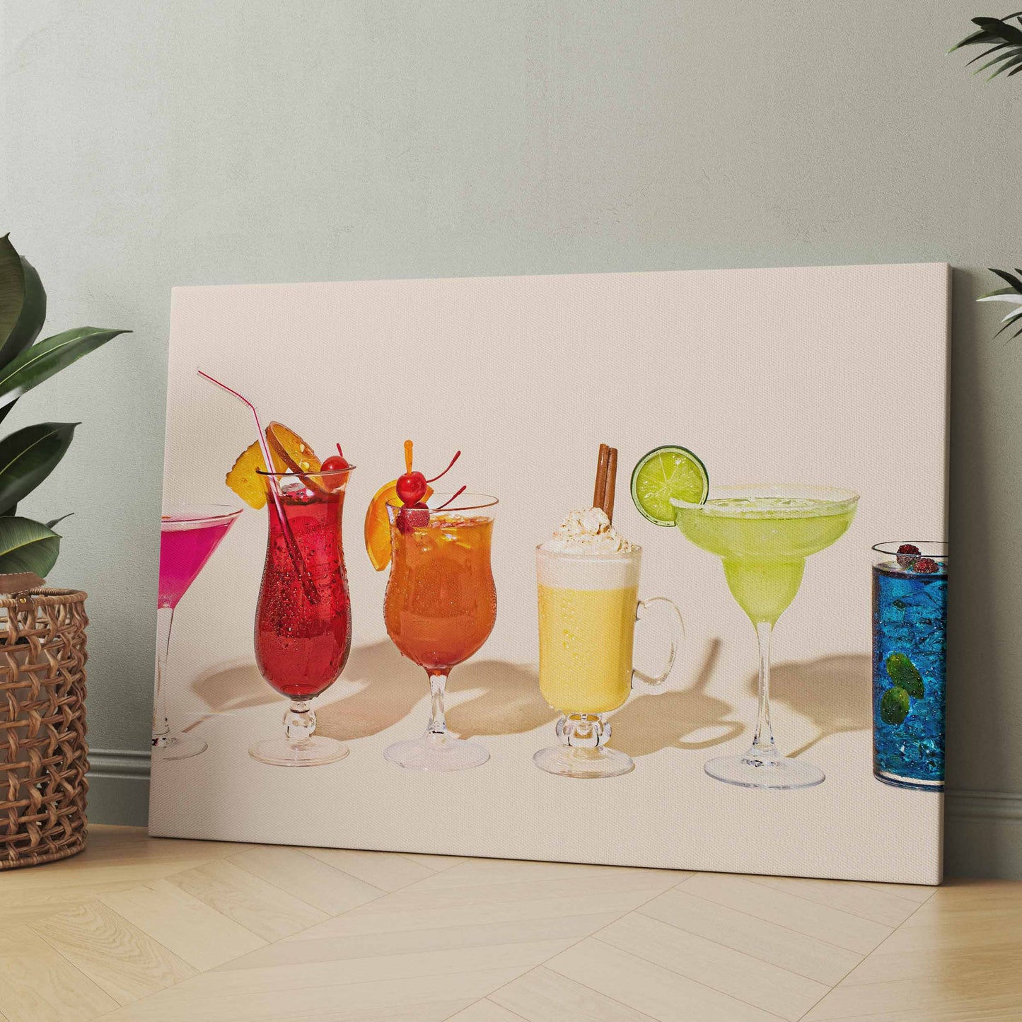 Leinwand mit bunten Cocktailgläsern, Zitrusscheiben und Strohhalmen