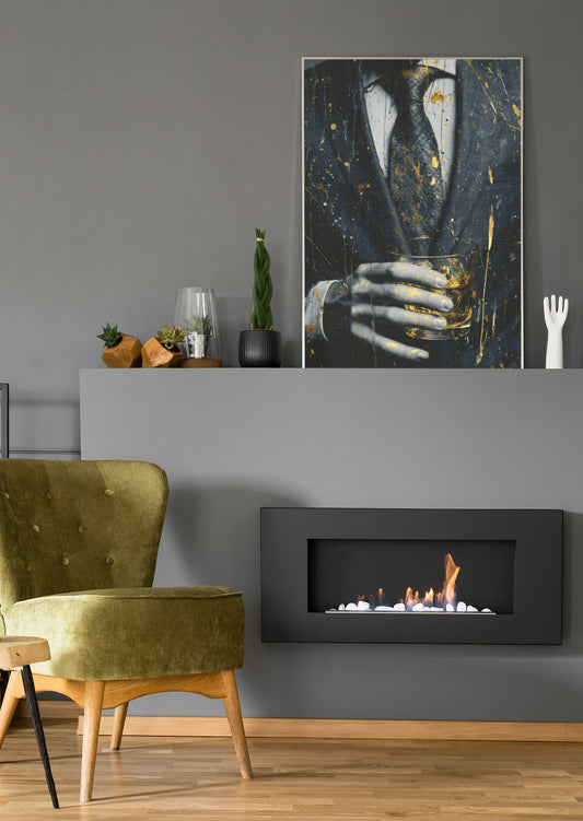 Wandkunst im Rahmen: Anzug, Whiskyglas und goldene Spritzer auf dunklem Grund
