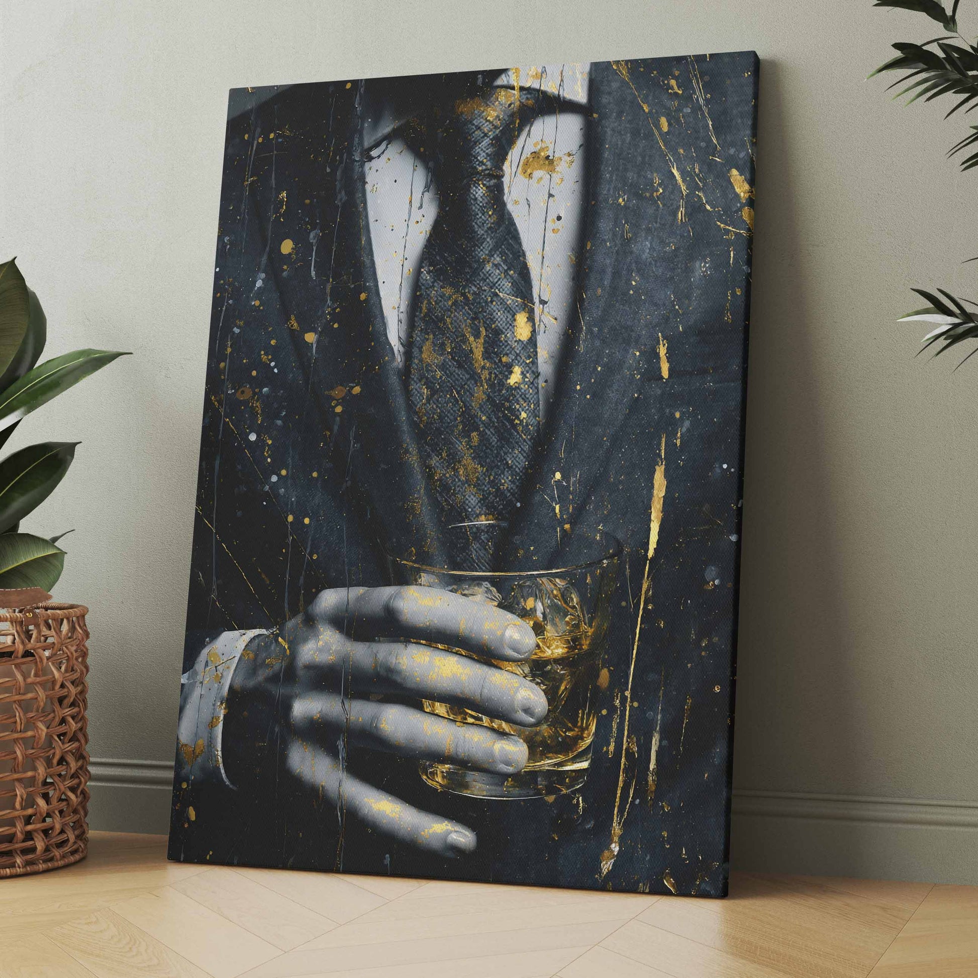 Leinwandbild mit Whiskyglas und Anzug, dunkler Hintergrund mit goldenen Spritzern