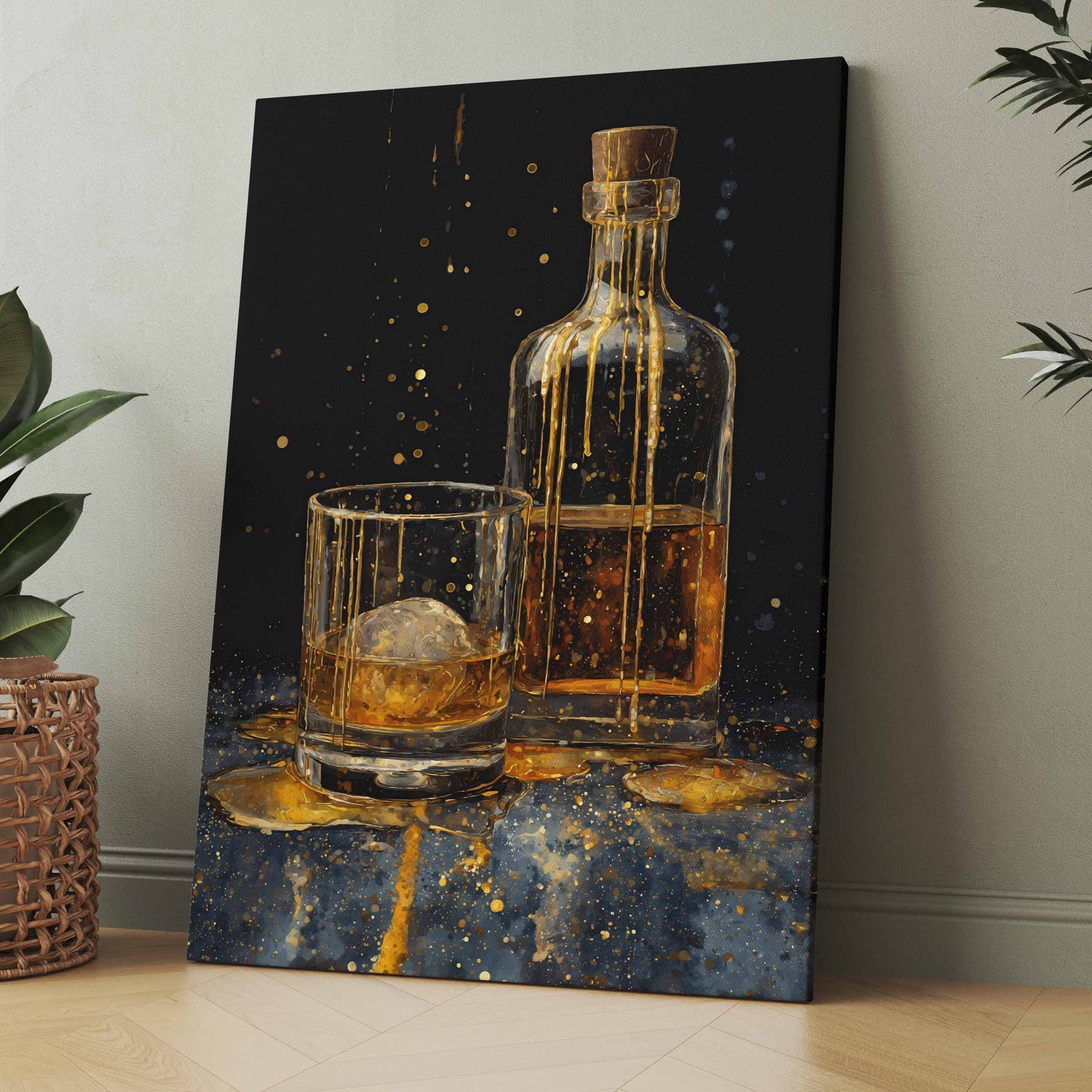 Leinwandposter mit Whiskyflasche und Whiskyglas, goldene Spritzer auf dunklem Grund