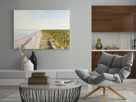 Leinwand mit Küstenlandschaft an der Wand: Sandstrand, Meerlinie und bewachsene Dünen