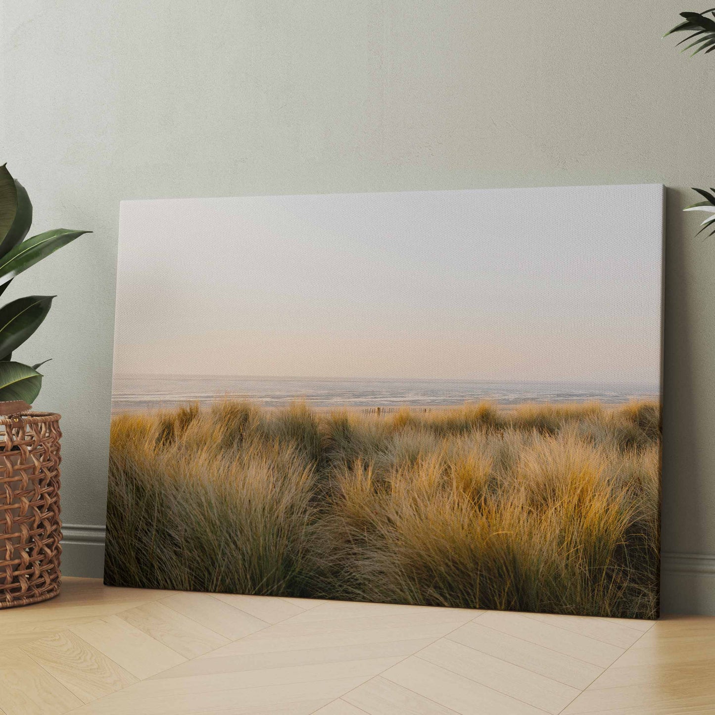 Leinwandbild mit Dünengras und Horizont im weichen Morgenlicht