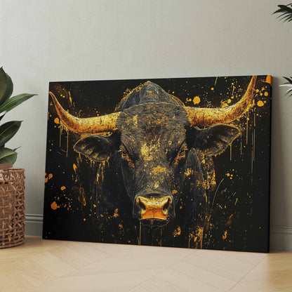 Wandbild: goldener Stierkopf mit Hörnern auf dunklem Hintergrund, Spritzdekor