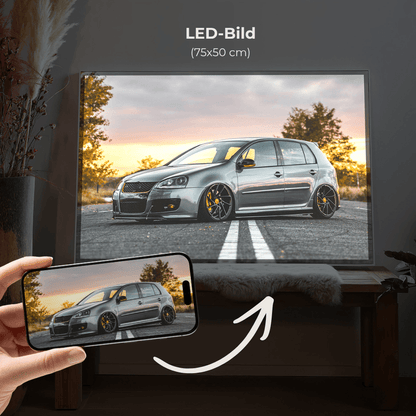 LED-Wandbild mit Wunschmotiv im Rahmen, Auto bei Sonnenuntergang